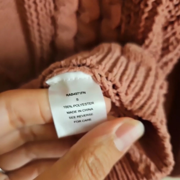 Fashionnova Mauve V-neck Eliana Fringe Sleeves Sweater small nwt - Picture 5 of 5